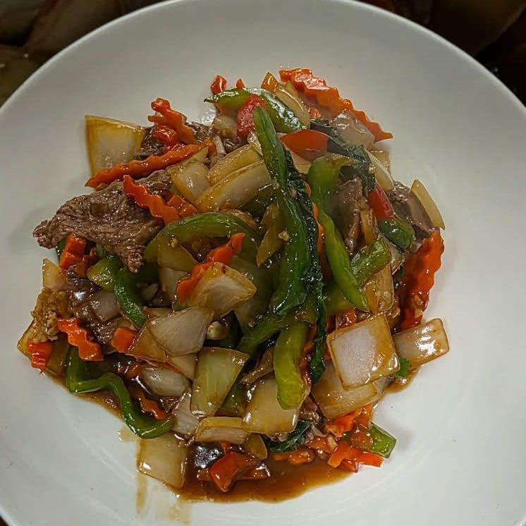 Pad Gapaow (Basil).